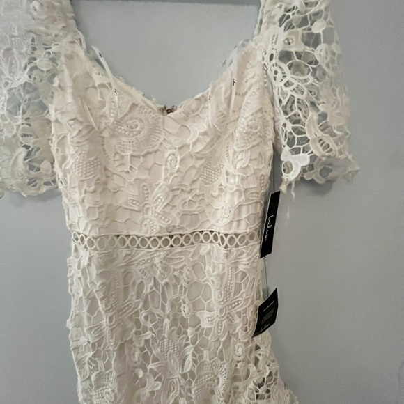 Stunning lace dress could be used for anything bridal related or any event. - Picture 3 of 6